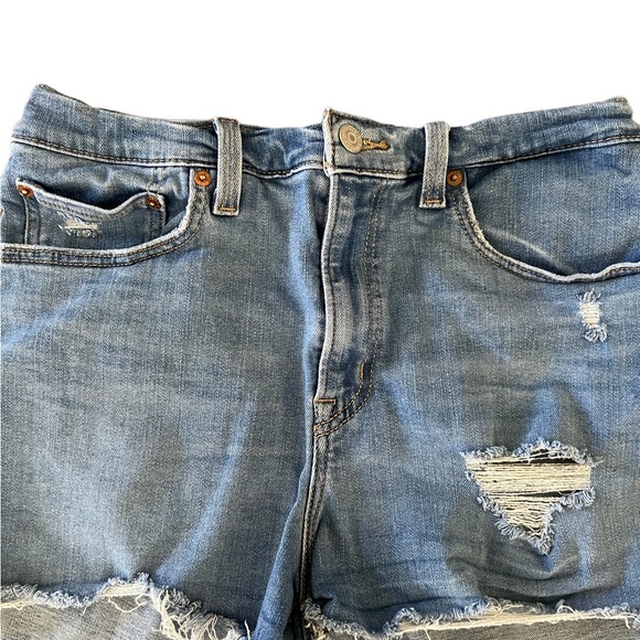 Levi’s Hi-rise Shorts med blue wash size 30 Waist with 11” rise jean shorts. - Picture 2 of 9